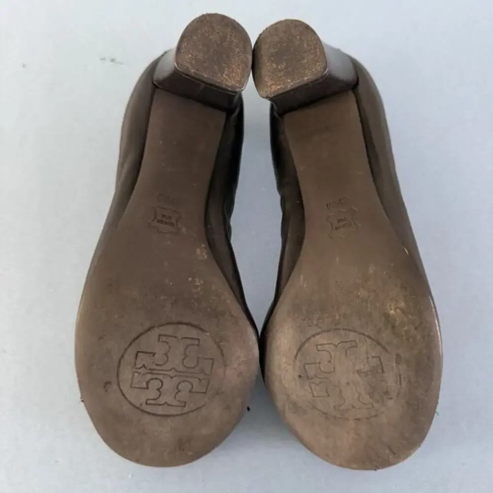 Tory Burch Abbey 2‎ Mid Heel Black Leather Cap Toe Block Heel Pumps